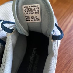adidas 22.5cm スニーカーの画像