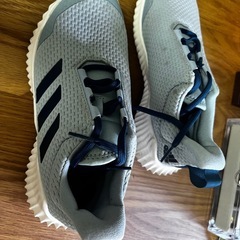 adidas 22.5cm スニーカーの画像