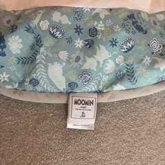 リバーシブルプレイマット MOOMINBABYムーミンフラワー ブルー ラトル付の画像