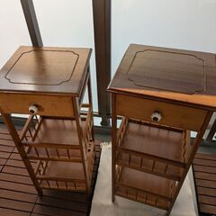 7月27日まで｜バンブー製ナイトテーブル／サイドテーブル 2個セット 彫刻入り天板の画像