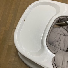 【予約済
】歩行器　ストッパーありの画像