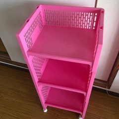 3段キャスターの画像