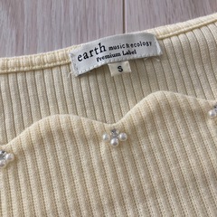 未使用　ビーズ付デザインTシャツ　アースミュージック　Sの画像