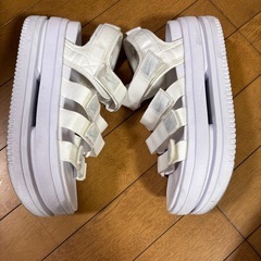 NIKE アイコンクラシック　厚底　サンダルの画像