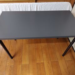 世田谷区近辺配送可能　作業机　イケア　120㎝×60㎝　計量　デスク　テーブル　天板に脚をねじ込むだけの簡単組立の画像