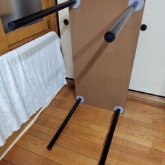 世田谷区近辺配送可能　作業机　イケア　120㎝×60㎝　計量　デスク　テーブル　天板に脚をねじ込むだけの簡単組立の画像