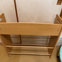 本棚 本 新聞 家具の画像