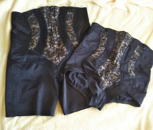 【MARUKO（マルコ）】の「コールシャンジェ ヴォワール」シリーズ、ショートガードル（型番：EQ3-106）とロングガードル（型番：EQ4-114）のセット　中古