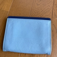 本日お取引き出来る方に。repetto 二つ折財布の画像