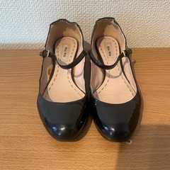 miumiu エナメルフラットシューズ　メリージェーンの画像