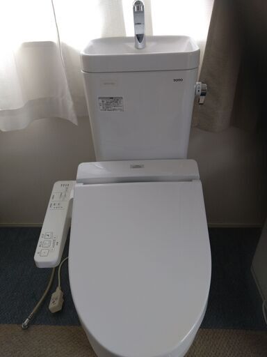 美品 TOTO CS340シリーズ節水型トイレです②