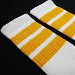 (6258) SkaterSocks ロングソックス 靴下 男女兼用 ソックス スケート スケボー チューブソックス Knee high White tube socks with Gold stripes style 1（22Inch 22インチ）SKATE SK8 HAの画像