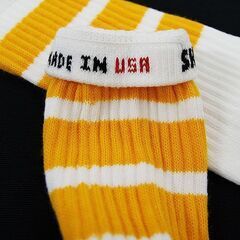 (6258) SkaterSocks ロングソックス 靴下 男女兼用 ソックス スケート スケボー チューブソックス Knee high White tube socks with Gold stripes style 1（22Inch 22インチ）SKATE SK8 HAの画像