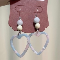 ジェイドハート樹脂ピアス（ブルー）の画像
