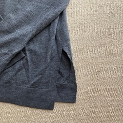 theory グレー 長袖S 薄手ニットの画像