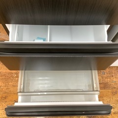 AQUA ４ドア冷蔵庫のご紹介ですの画像