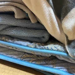 寝具3点セット（敷布団、枕、毛布）の画像
