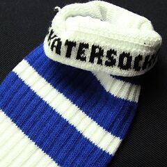 (2733) SkaterSocks (スケーターソックス) ロングソックス 靴下 男女兼用 ソックス チューブソックス Knee high White tube socks with Royal Blue stripes style 1 (22インチ) スケボー SK8の画像