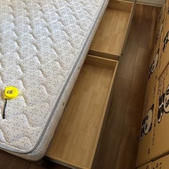 ダブルベッドの画像