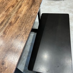 ダイニングテーブルの画像
