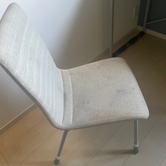 テーブル椅子セットの画像