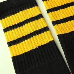 (4144) SkaterSocks (スケーターソックス) ロングソックス 靴下 男女兼用 ソックス チューブソックス Knee high Black tube socks with Gold stripes style 1 (22インチ) スケボー SK8 SKATEの画像