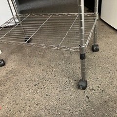 I2507-525 4段メタルラック キャスター付き 中古の画像