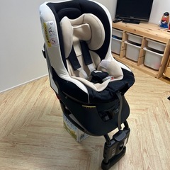 エールべべ チャイルドシートの画像