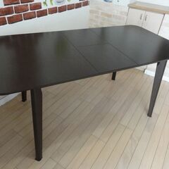 ニトリ製 ダイニングテーブル　(リベラルY 伸長式 DBR)　の画像
