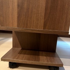 キャスター付きテレビ台の画像