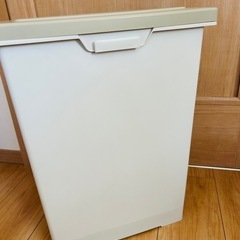 ゴミ箱　　30リットル　　ペダル式の画像
