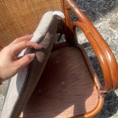 回転籐椅子の画像