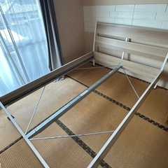IKEA ダブルベッドフレームのみの画像