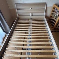IKEA ダブルベッドフレームのみの画像