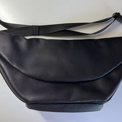 【未使用に近い】LAKOLE ショルダーバッグ ボディバッグの画像