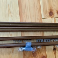 カーテンレール 天井付　長さ調節可能 113-215cm×2個　113cm×2個 天井付けの長さ調節可能のカーテンレール2個と長さ調節出来ないカーテンレール2個の合計4個になります。の画像