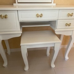 ドレッサー　椅子付きの画像