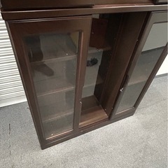 小島工芸　木製ガラスキャビネット　収納棚　食器棚の画像