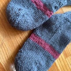 1　毛糸の靴下　24センチ位まで？　手編みハンドメイド　深緑 wool yarn　socks　hand knittingの画像