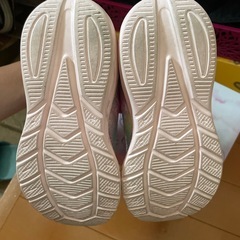 光るスニーカー18センチの画像