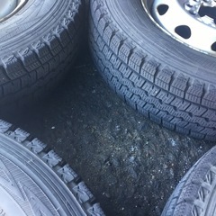145R12 鉄ホイール付きスタッドレスタイヤ 4本の画像