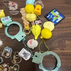 キーホルダー おもちゃ イヤリングなどまとめての画像