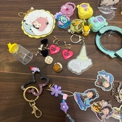 キーホルダー おもちゃ イヤリングなどまとめての画像