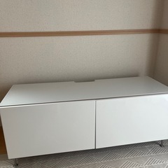 美品 廃盤モデル IKEA テレビ台120センチ　天面ガラス仕立ての画像