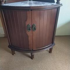 レトロ家具 三角コーナー棚の画像