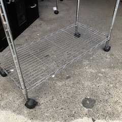 I2507-528 4段メタルラック キャスター付き 中古の画像