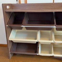 おもちゃの戸棚の画像