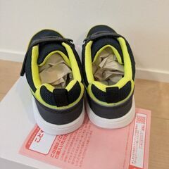 すっく　しまじろうスニーカー 19cm 　新品の画像