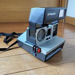 レトロなポラロイドカメラ　ファッションとしての画像
