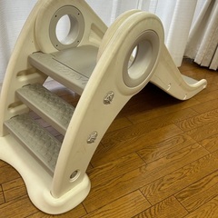 子どもの滑り台の画像